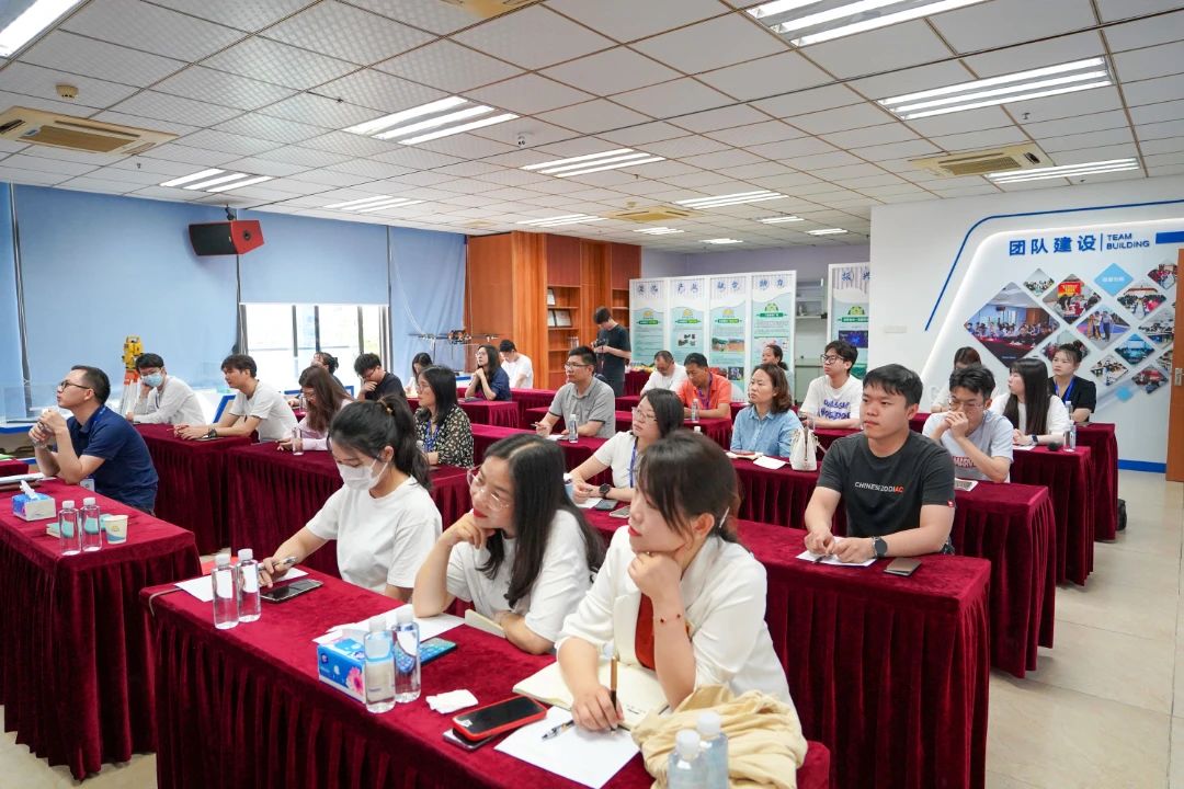 抖圈集团引领AI风潮，，，，，，，全员学习共创发展